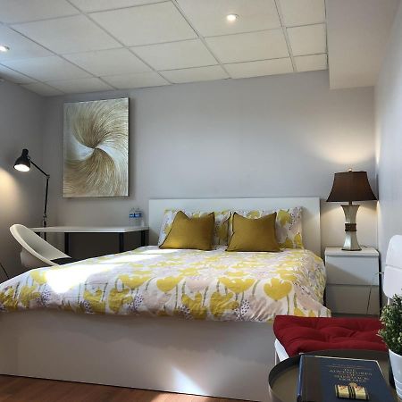 Peaceful Cosy Room With Garden View, Private Parking Toronto Eksteriør billede